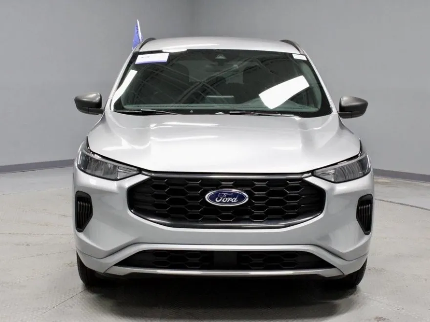 2024 Ford Escape ST-Line photo 1