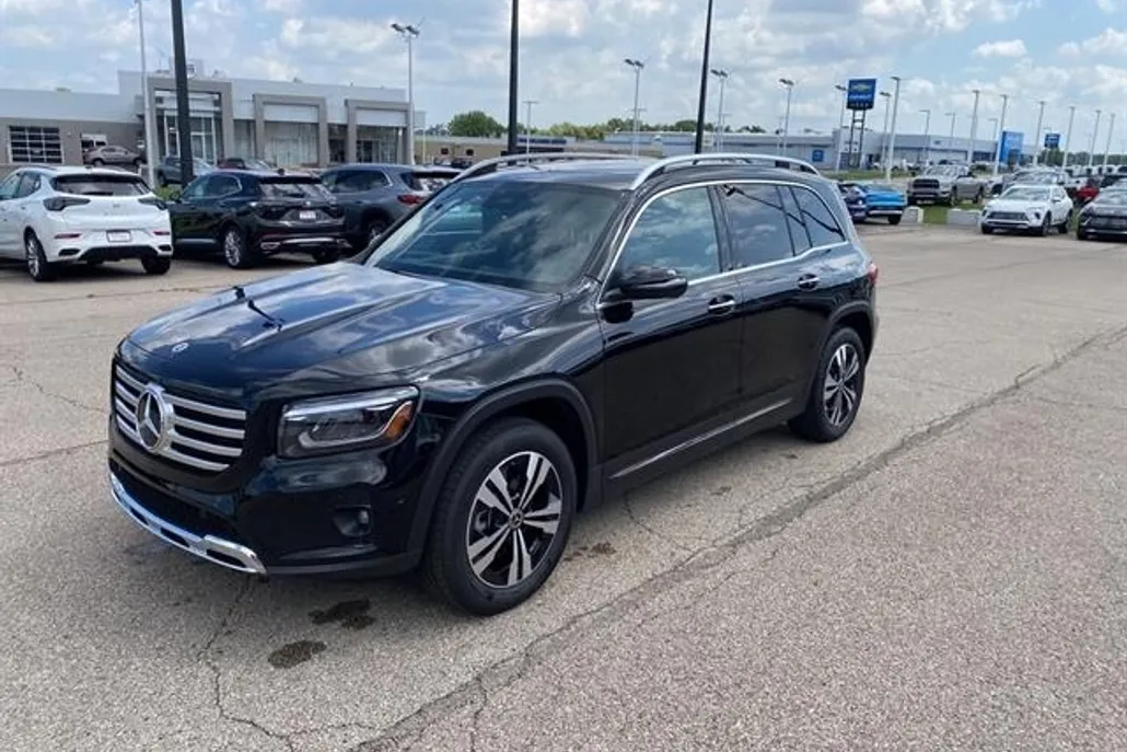2025 Mercedes Benz GLB 250 4MATIC photo 1