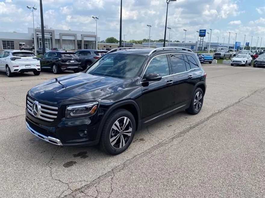 2025 Mercedes Benz GLB 250 4MATIC photo 1