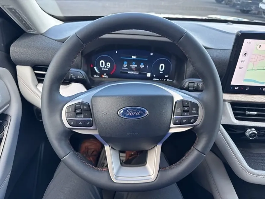 2025 Ford Explorer photo 1