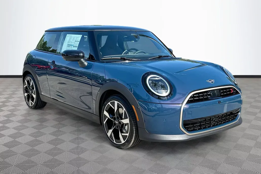2025 Mini Cooper S Hardtop 2 Door Iconic photo 1