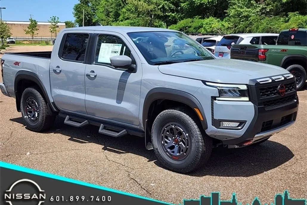 2025 Nissan Frontier PRO-4X photo 1