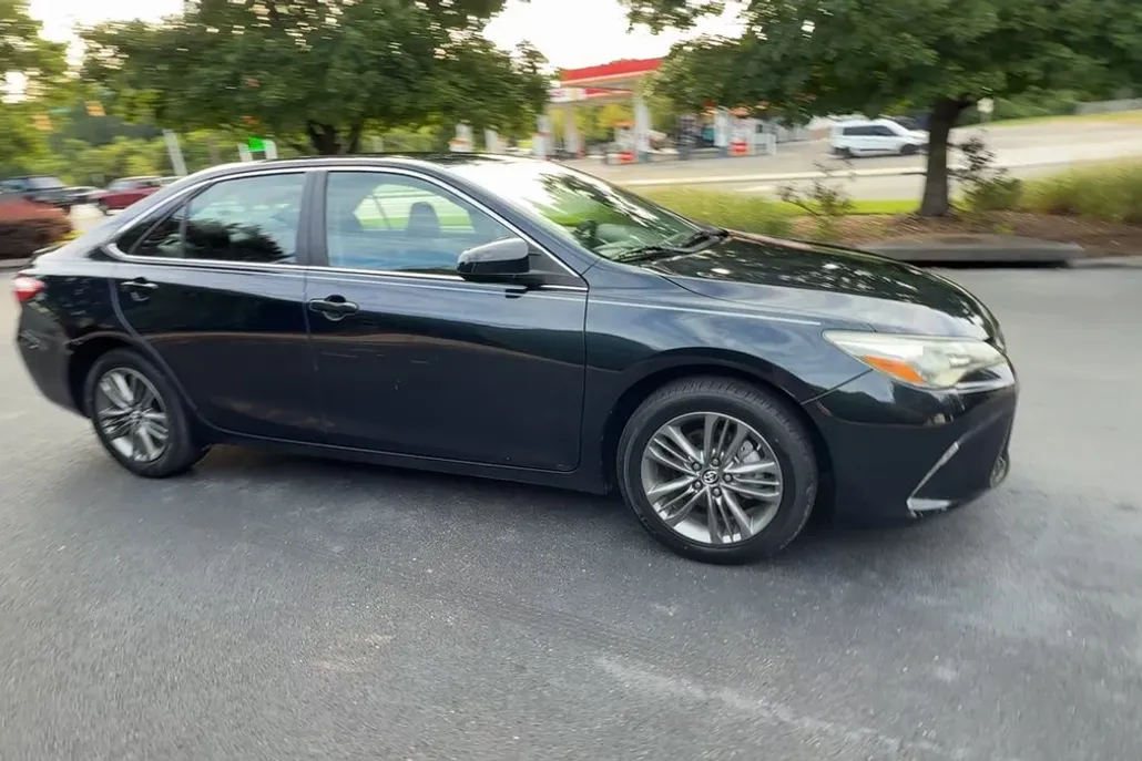 2017 Toyota Camry XLE XSE photo 1
