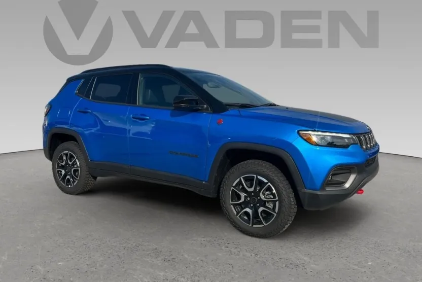 2025 Jeep Compass Trailhawk photo 1