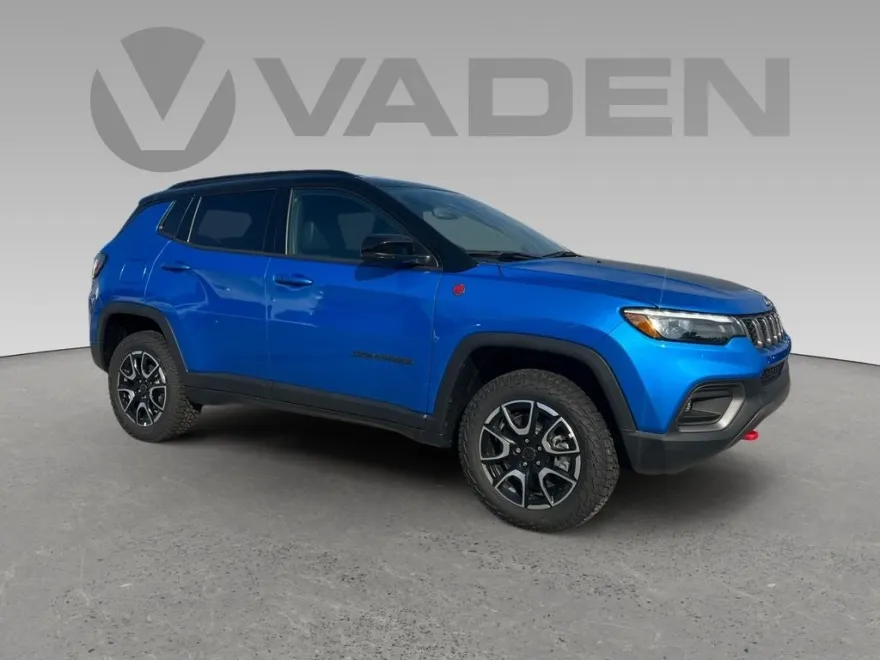 2025 Jeep Compass Trailhawk photo 1