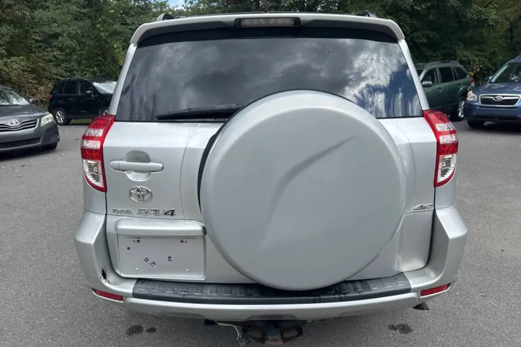 2010 Toyota RAV4 Base photo 1