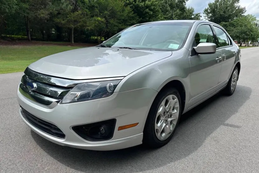 2010 Ford Fusion SE photo 1