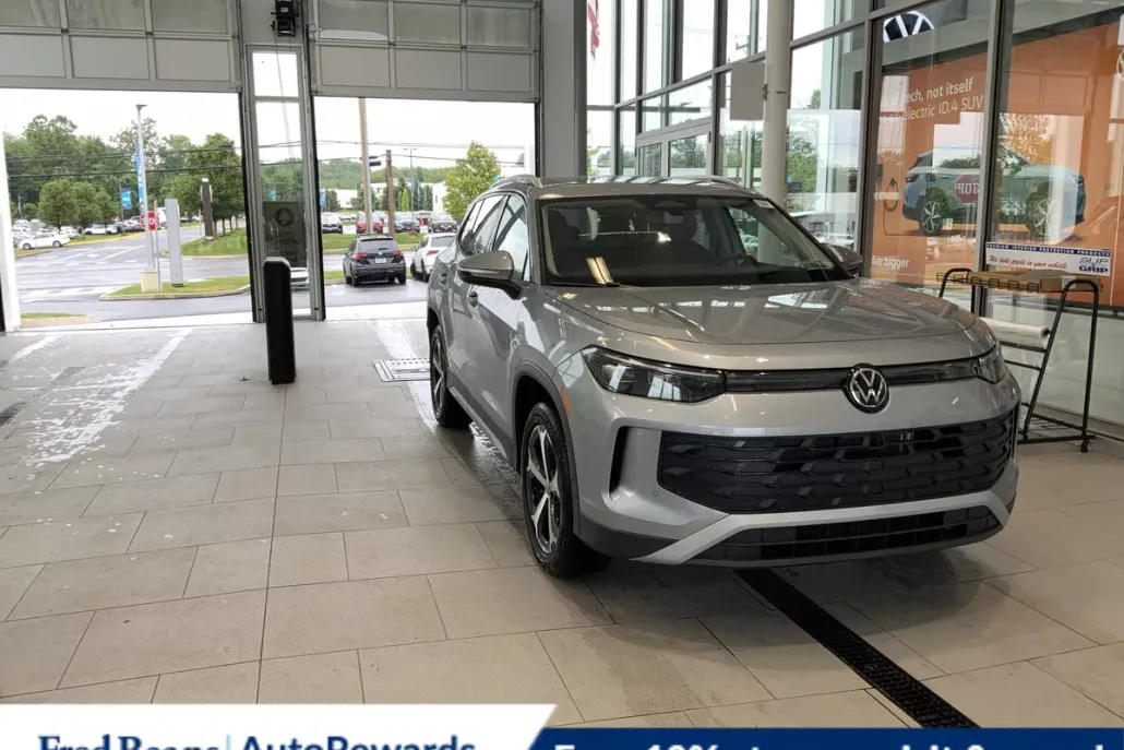 2025 Volkswagen Tiguan SE photo 1