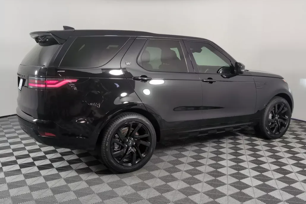 2025 Land Rover Discovery SE photo 1