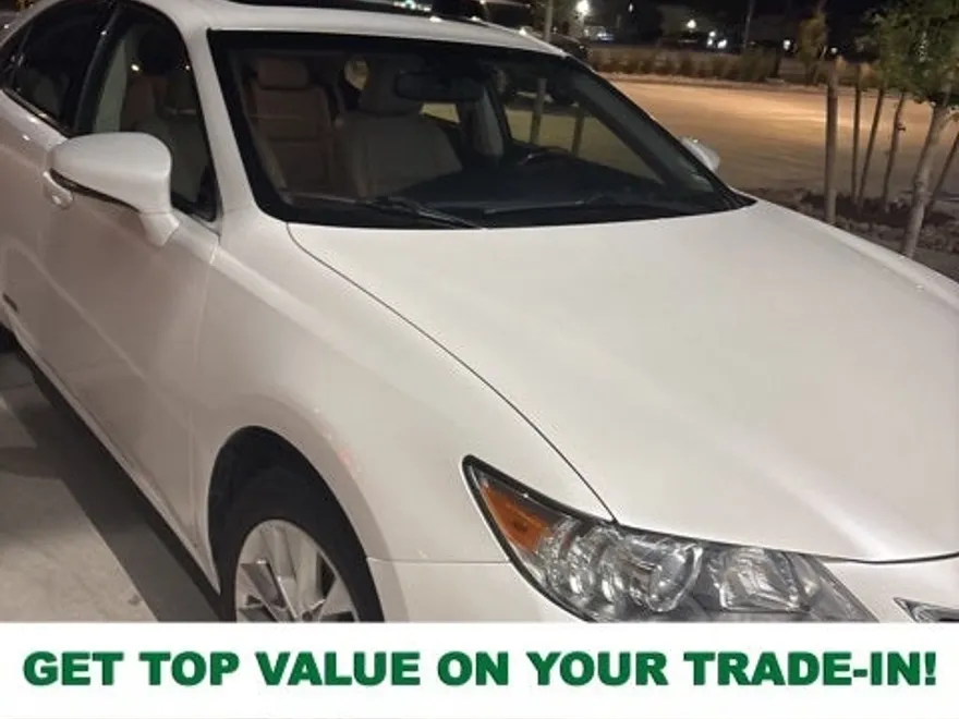 2014 Lexus ES 300h photo 1