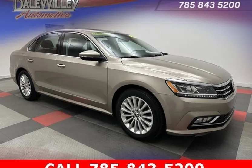 2016 Volkswagen Passat SE photo 1