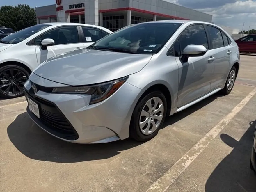 2024 Toyota Corolla LE photo 1