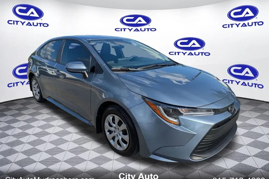 2025 Toyota Corolla LE photo 1