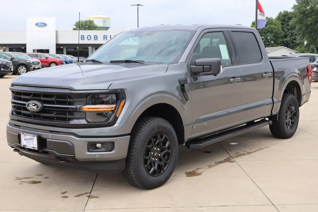2025 Ford F-150 XLT photo 1
