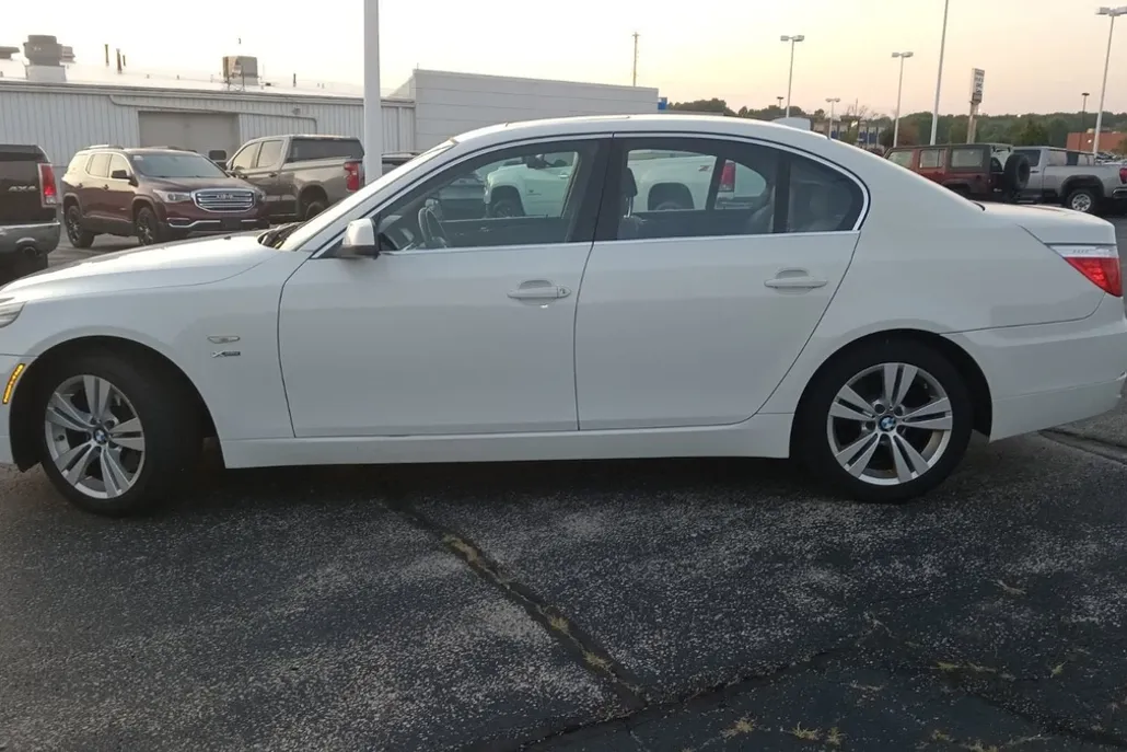 2010 Bmw 528i xDrive photo 1