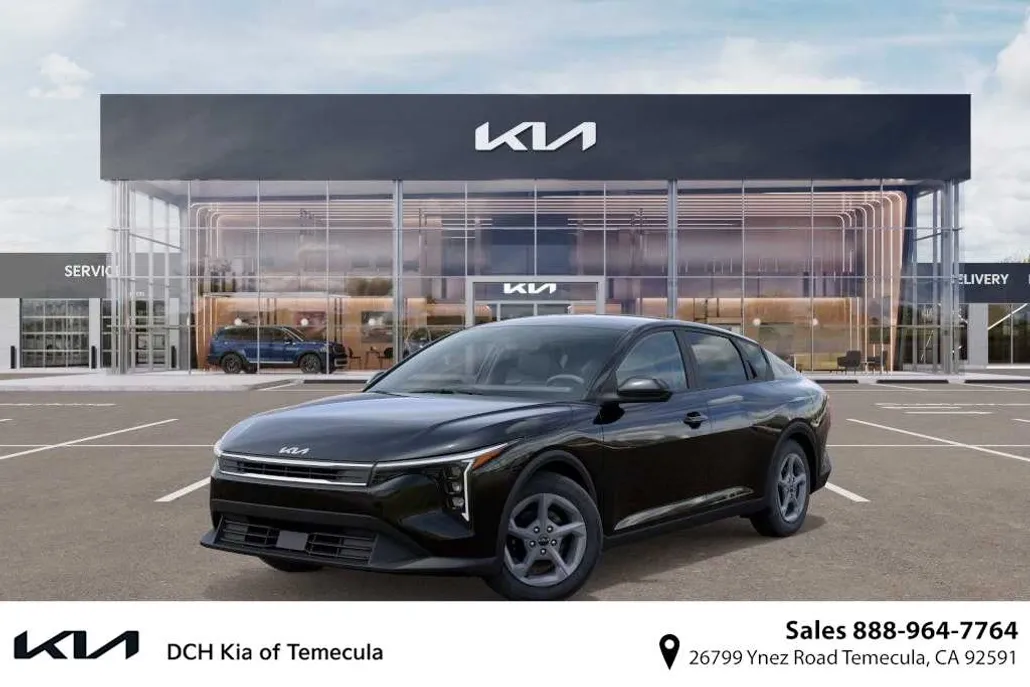 2025 Kia K4 LXS photo 1