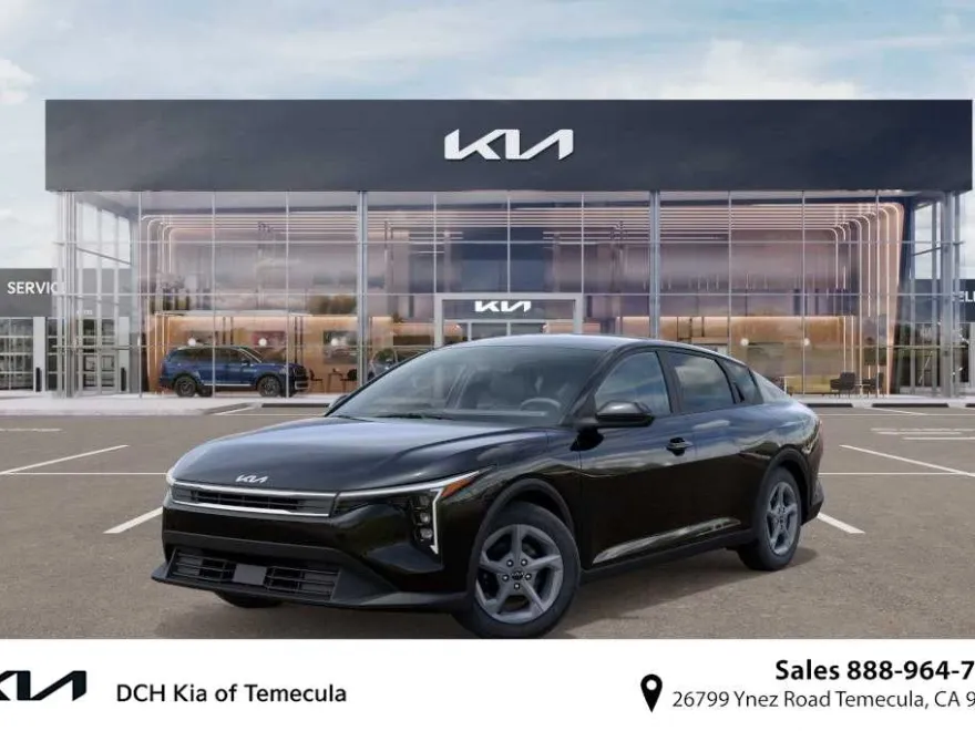2025 Kia K4 LXS photo 1