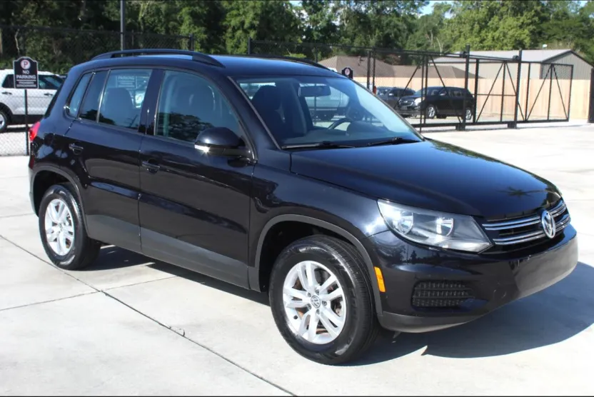 2015 Volkswagen Tiguan S photo 1