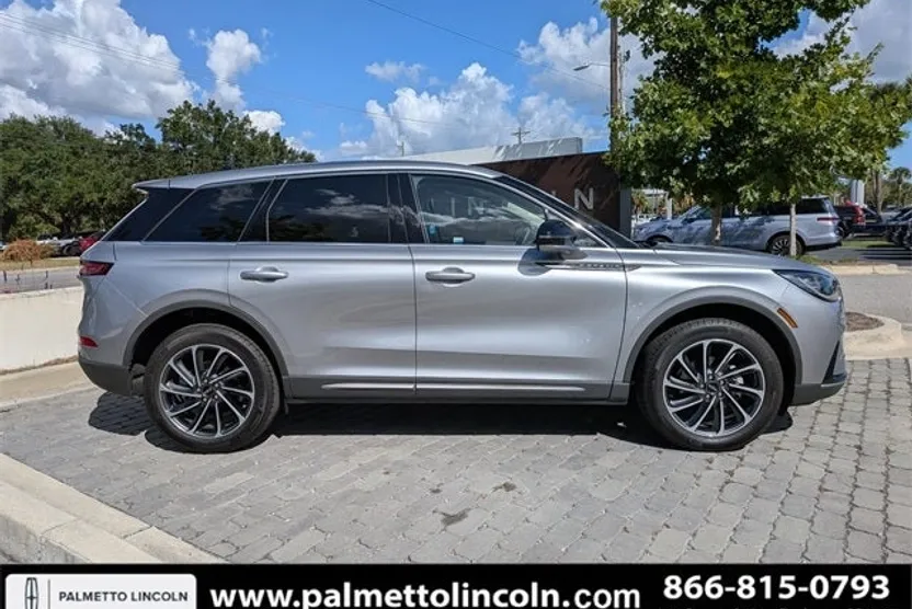2023 Lincoln Corsair Standard photo 1