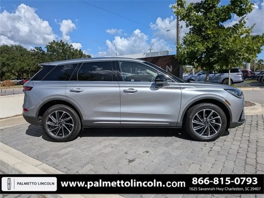 2023 Lincoln Corsair Standard photo 1
