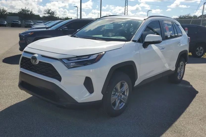 2025 Toyota RAV4 Hybrid LE photo 1