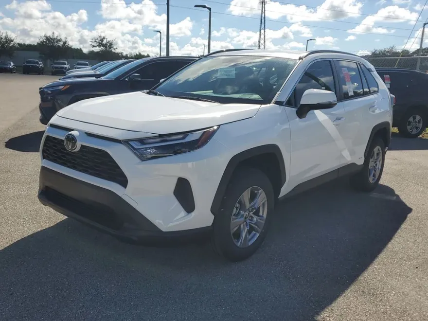 2025 Toyota RAV4 Hybrid LE photo 1