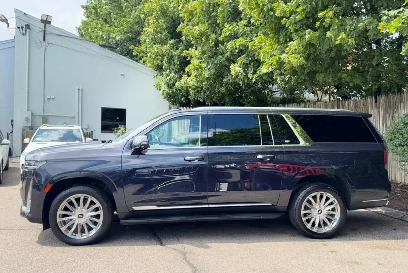 2022 Cadillac Escalade ESV Premium Luxury photo 1