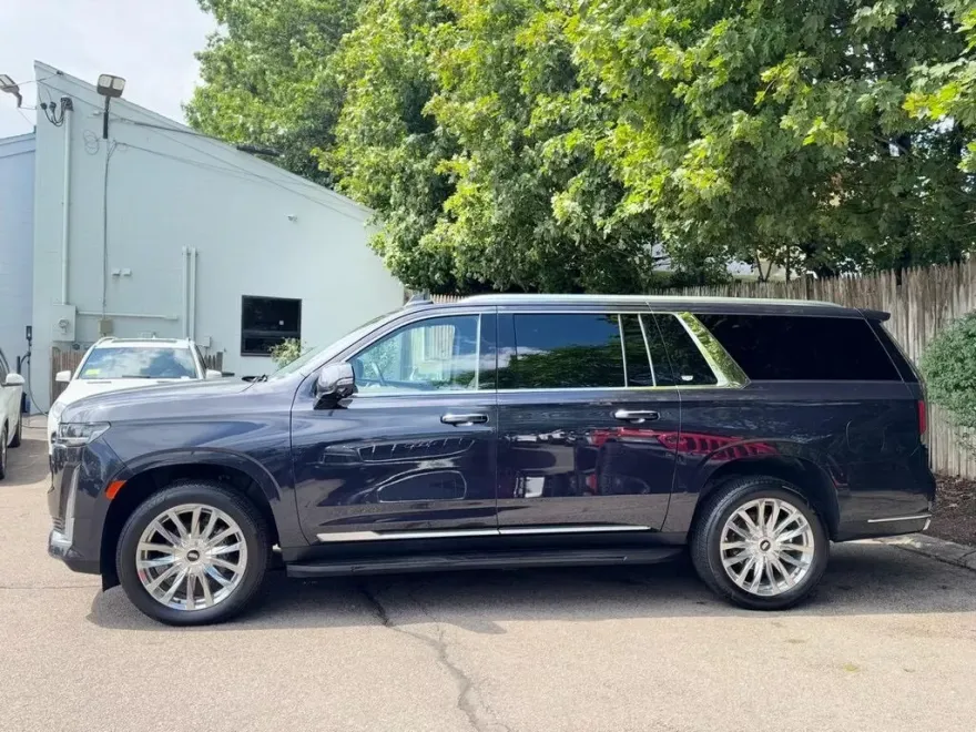 2022 Cadillac Escalade ESV Premium Luxury photo 1