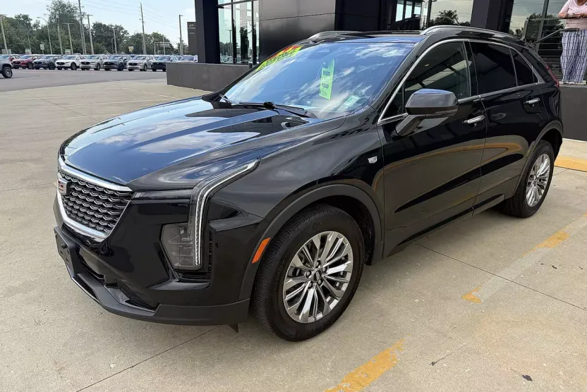 2024 Cadillac XT4 Premium Luxury photo 1