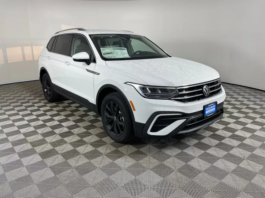 2024 Volkswagen Tiguan SE photo 1