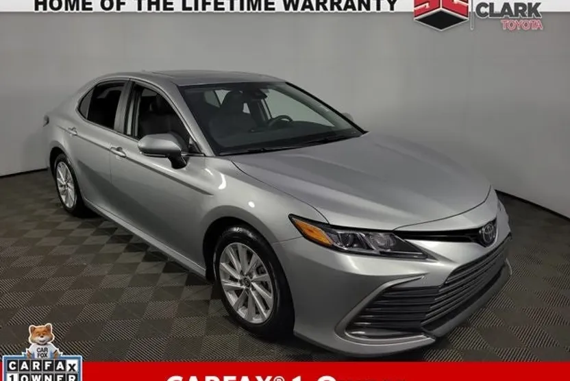 2024 Toyota Camry LE photo 1