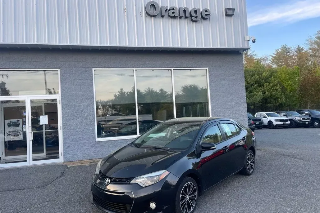 2014 Toyota Corolla Plus photo 1