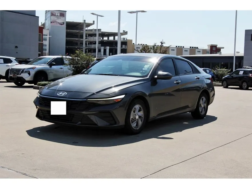 2024 Hyundai Elantra SE photo 1
