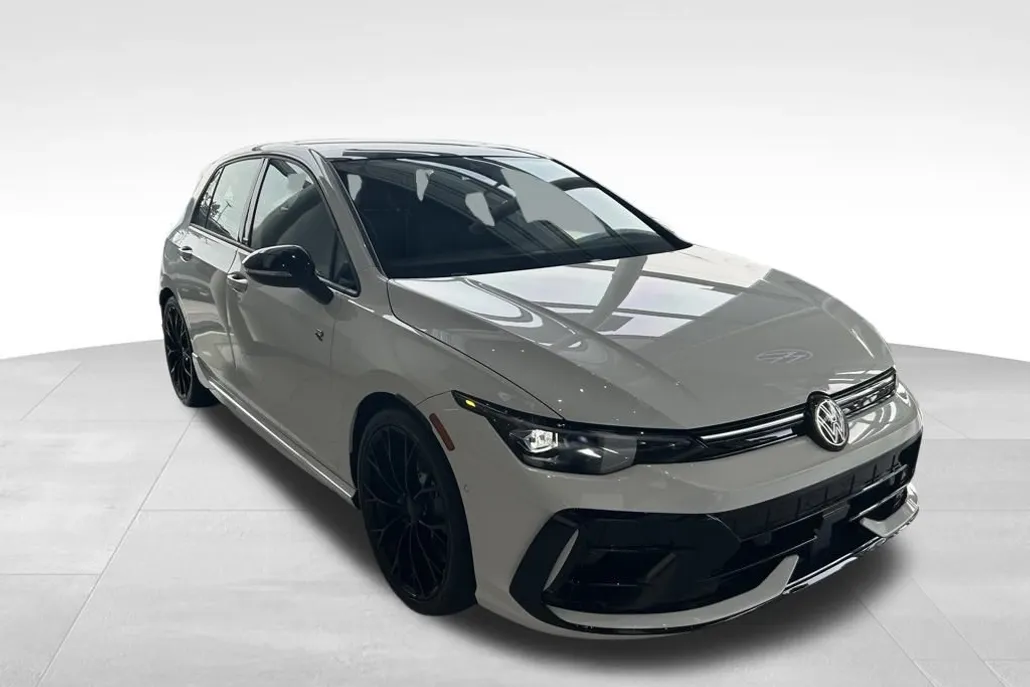 2025 Volkswagen Golf R photo 1