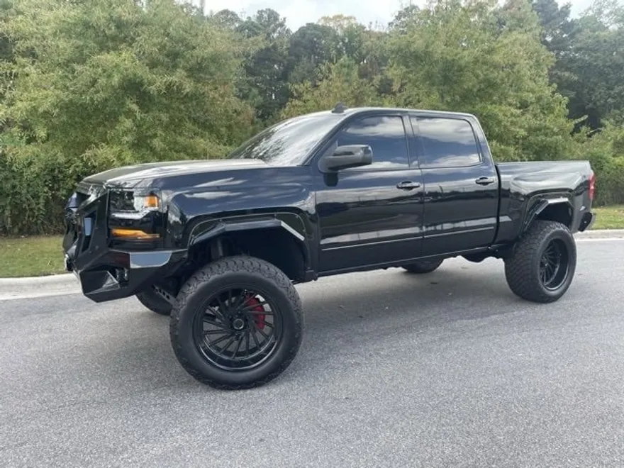 2018 Chevrolet Silverado 1500 LT photo 1
