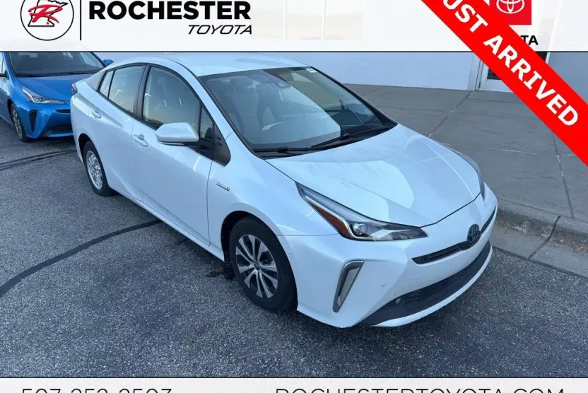 2021 Toyota Prius LE AWD-e photo 1