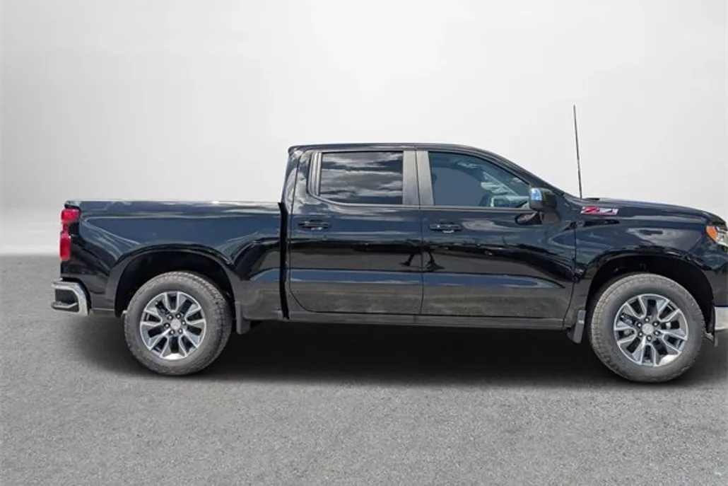 2026 Chevrolet Silverado 1500 LT photo 1