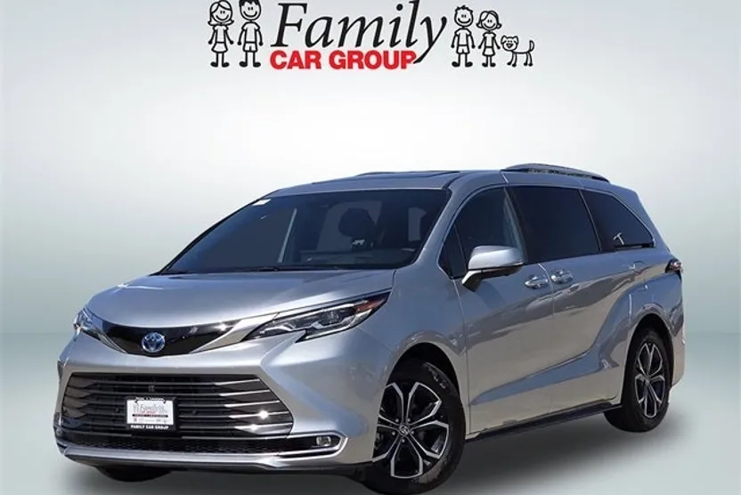 2025 Toyota Sienna Platinum photo 1