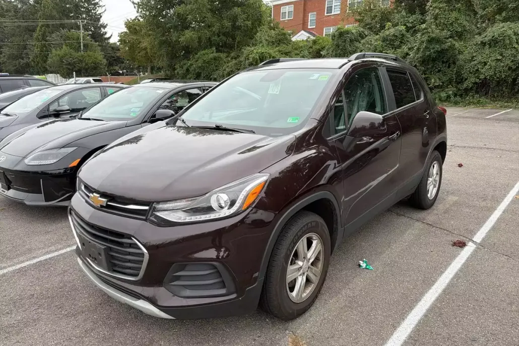 2022 Chevrolet Trax LT photo 1