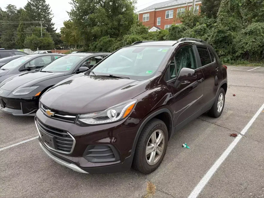 2022 Chevrolet Trax LT photo 1