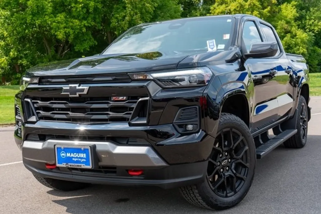 2025 Chevrolet Colorado Z71 photo 1