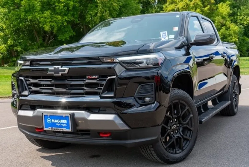 2025 Chevrolet Colorado Z71 photo 1