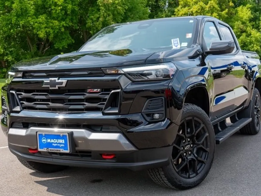 2025 Chevrolet Colorado Z71 photo 1