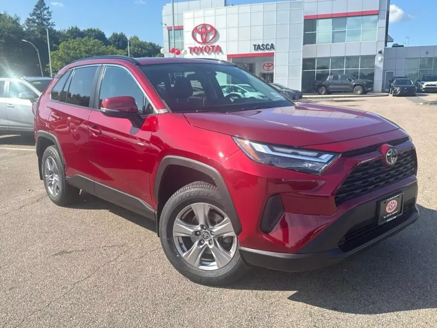 2023 Toyota RAV4 XLE photo 1