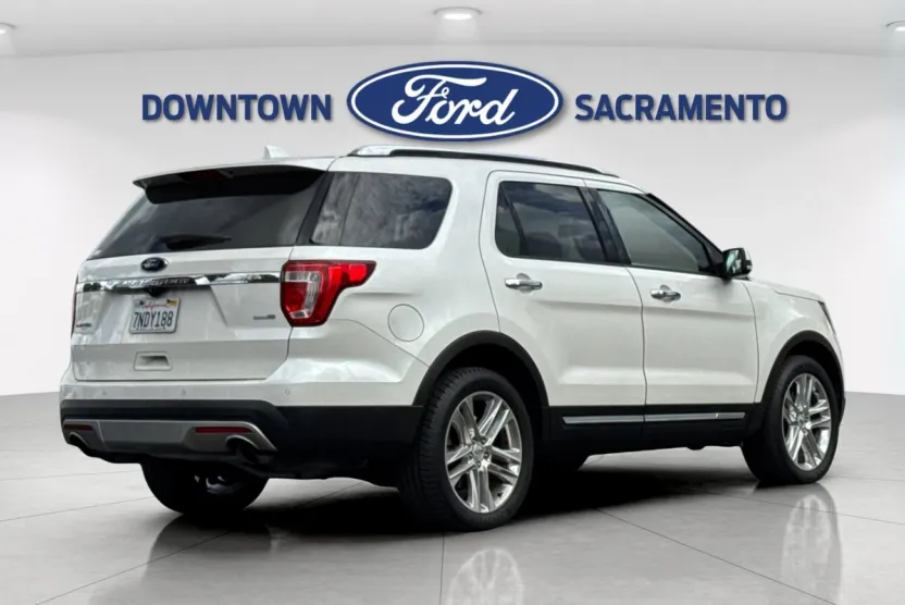 2016 Ford Explorer Limited photo 1