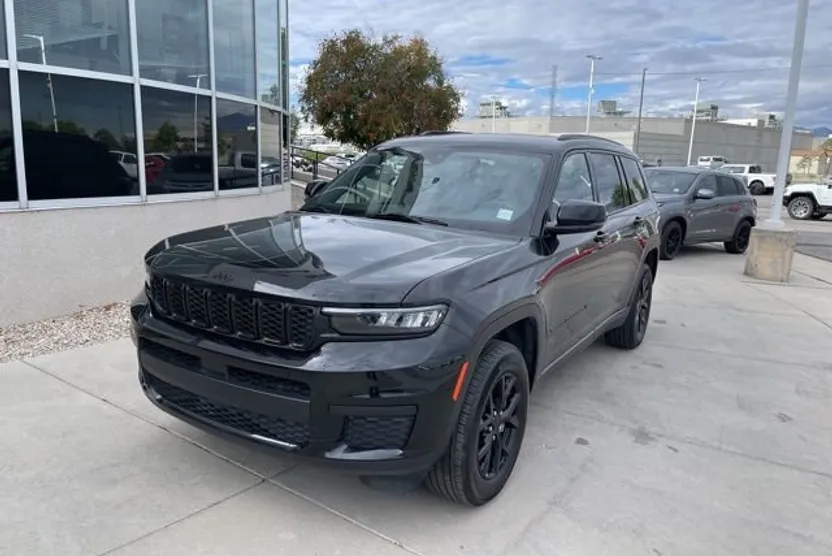 2024 Jeep Grand Cherokee Altitude photo 1