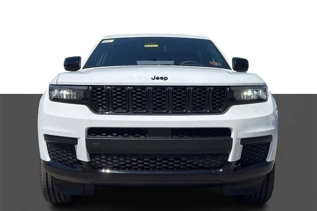 2025 Jeep Grand Cherokee Altitude photo 1