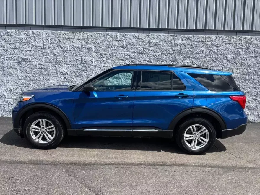 2023 Ford Explorer XLT photo 1
