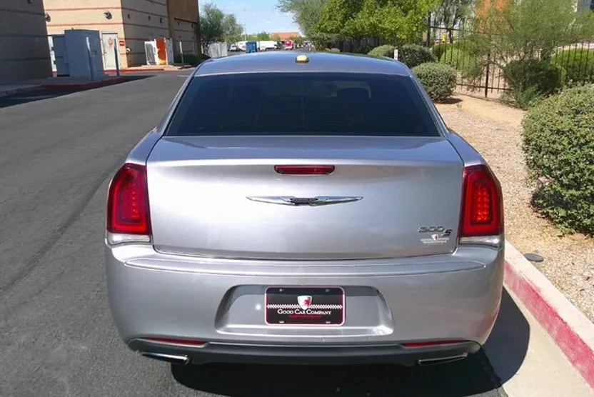 2017 Chrysler 300 S photo 1