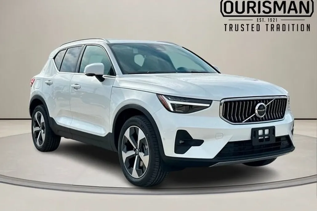2025 Volvo XC40 Plus photo 1